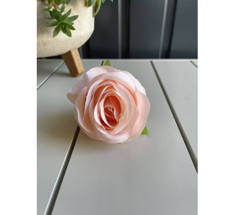 Hlávka ruže v puku 705-05 8x9cm